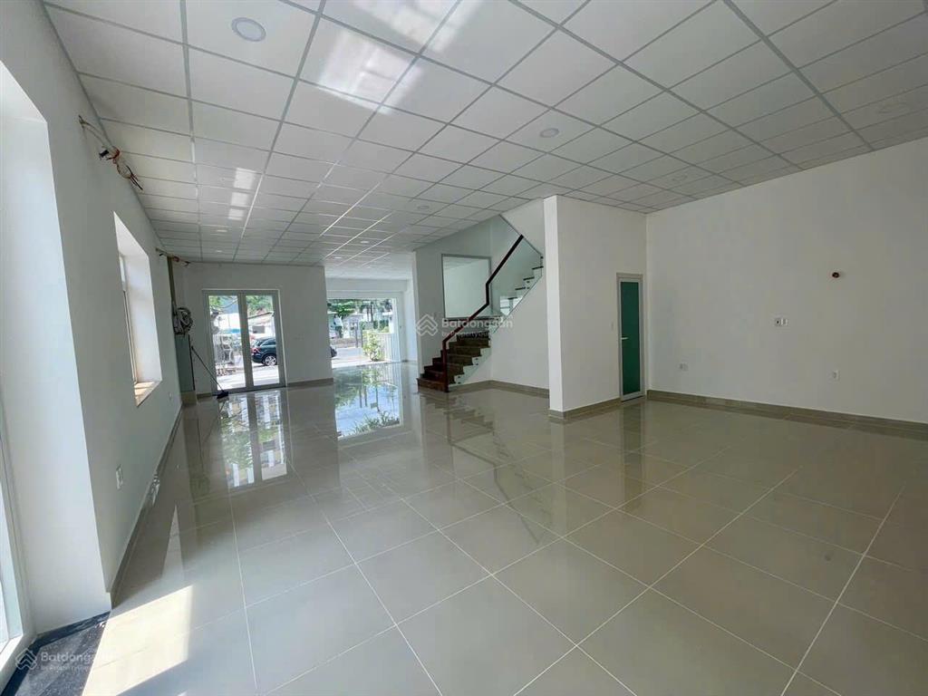 Cho thuê góc 2 mặt tiền liên phường q9 cũ