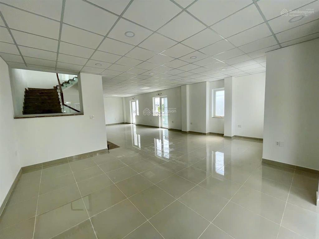 Cho thuê góc 2 mặt tiền liên phường q9 cũ