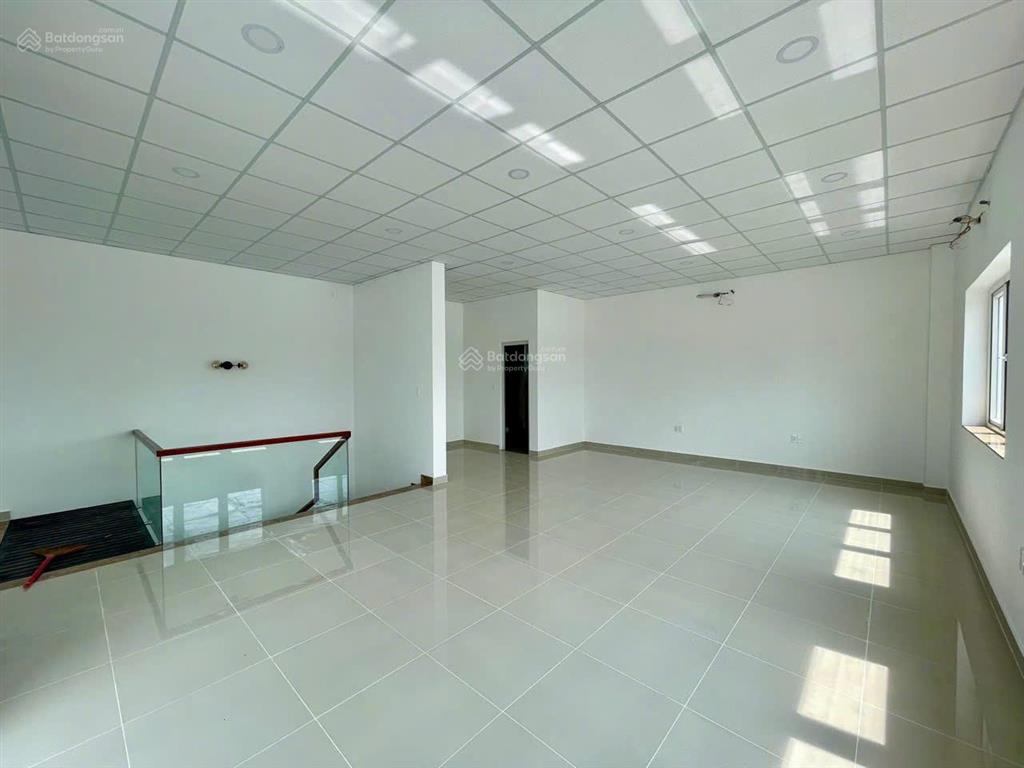 Cho thuê góc 2 mặt tiền liên phường q9 cũ