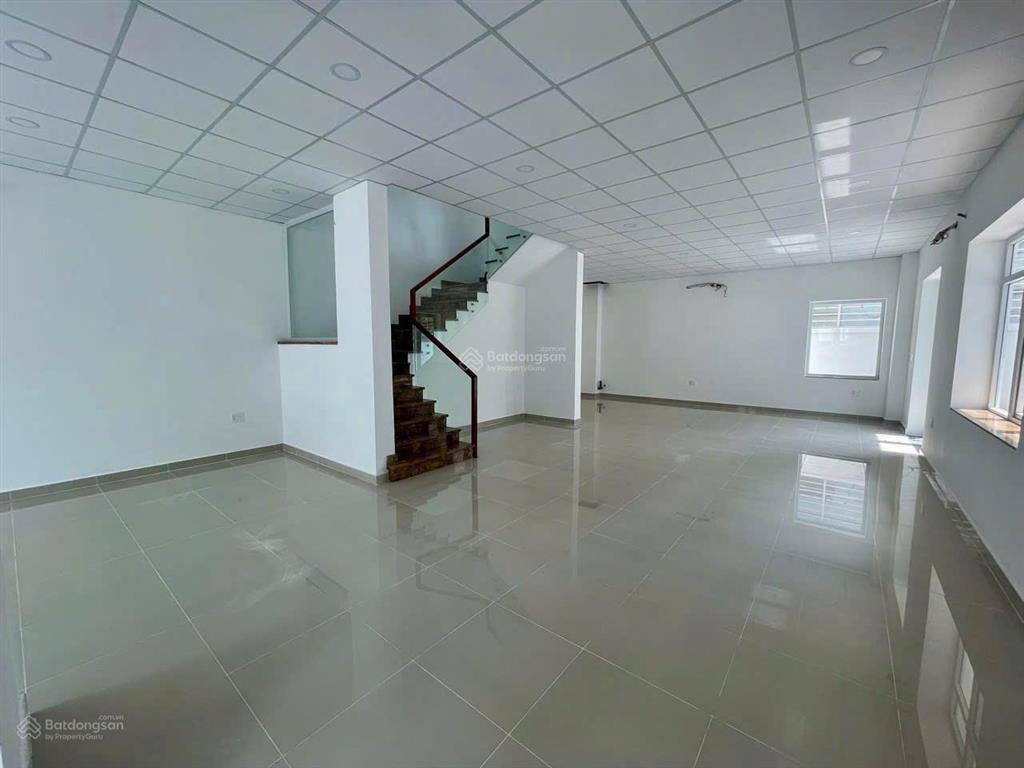Cho thuê góc 2 mặt tiền liên phường q9 cũ