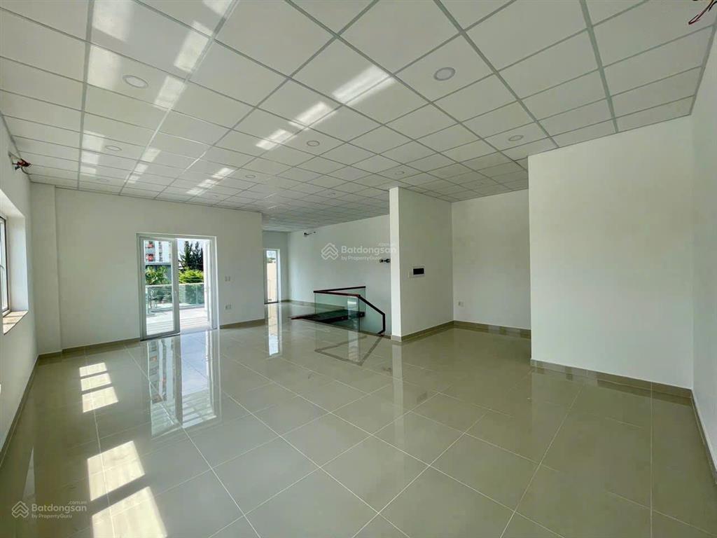 Cho thuê góc 2 mặt tiền liên phường q9 cũ