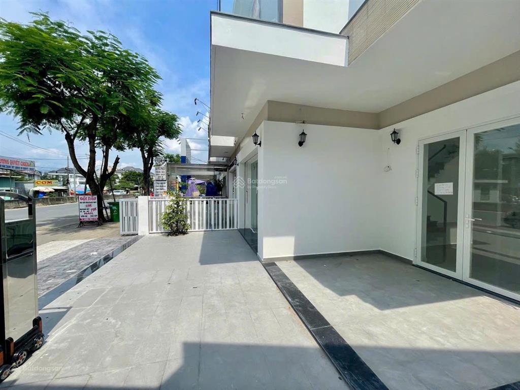 Cho thuê góc 2 mặt tiền liên phường q9 cũ