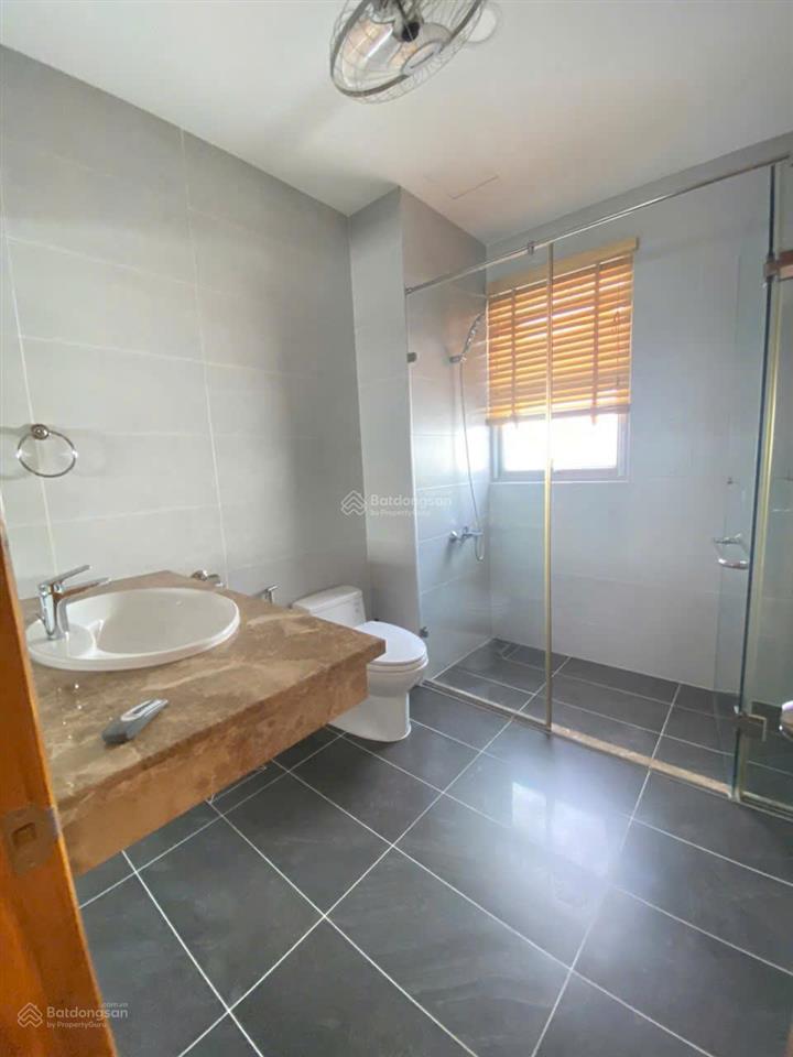 Bds hvl cho thuê biệt thự đơn lập, sân vườn rộng riviera cove quận 9.