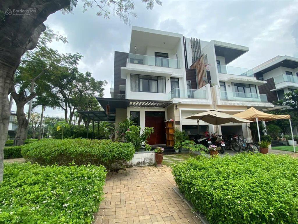 Cho thuê biệt thự sân vườn góc 2 mt kdc lucasta liên phường, q9