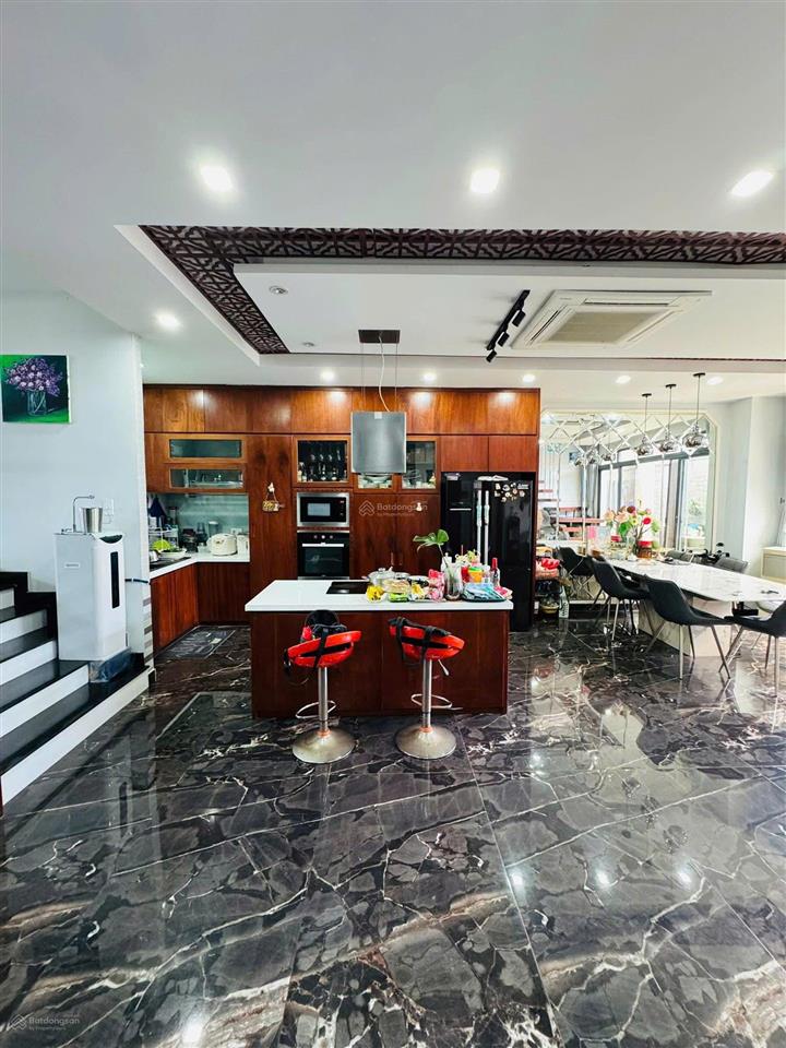 Cg cho thuê biệt thự valora nam phan đối diện globalcity có thang máy gồm 10 phòng