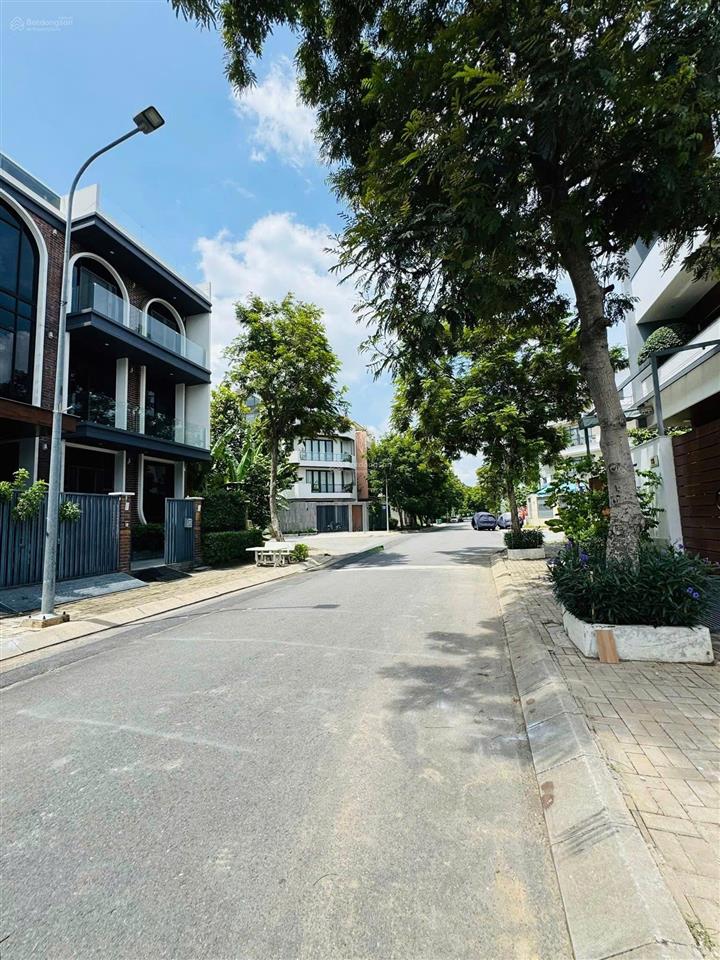 Cg cho thuê biệt thự valora nam phan đối diện globalcity có thang máy gồm 10 phòng