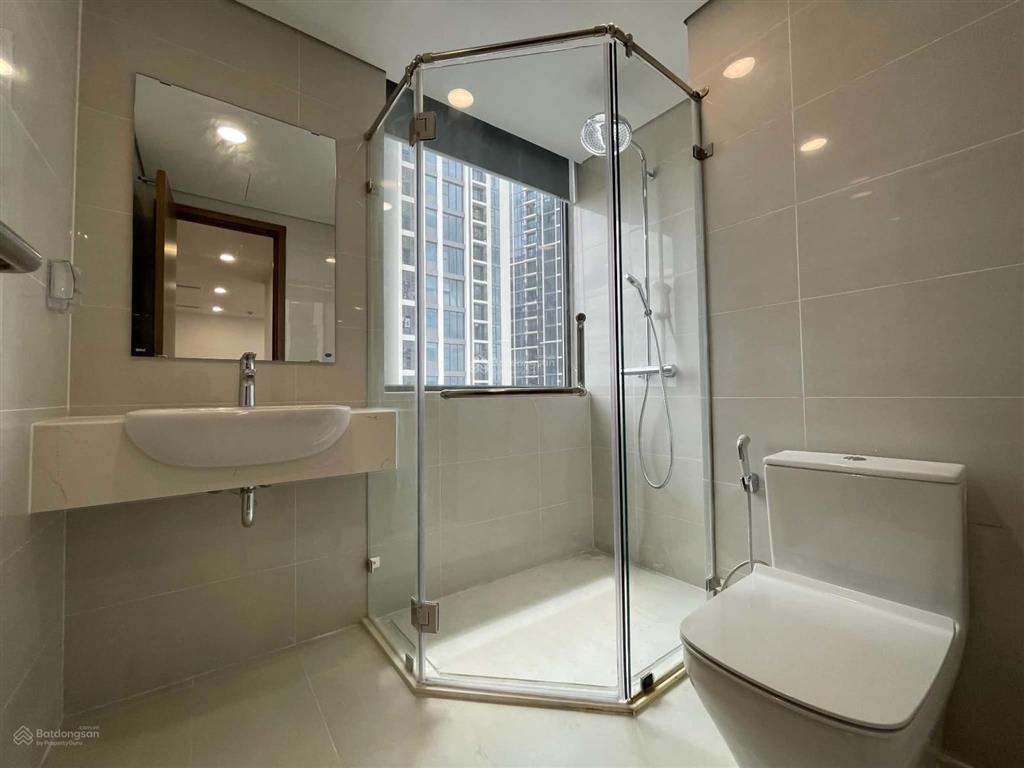 Cho thuê căn hộ eco green 2pn2wc căn góc 80m2 15,5tr