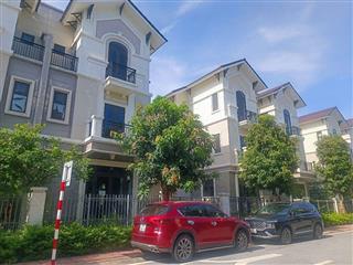 Bán Biệt thự song lập 135m2 giá chung cư ngay cạnh Long biên
