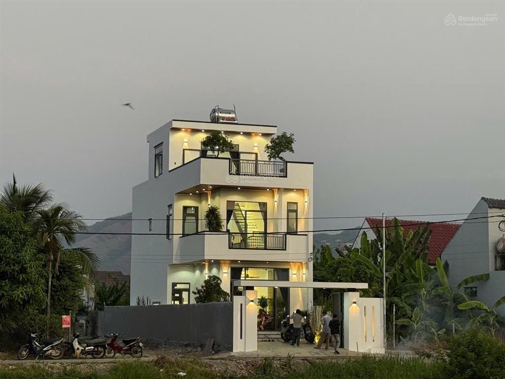 Biệt thự nhà vườn gần biển nha trang full nội thất hiện đại 1 trệt 1 lầu 1 tum