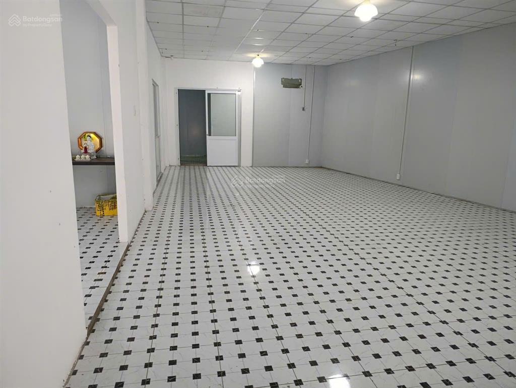 Nhà nguyên căn mặt tiền | dt  700m2 | 9 triệu