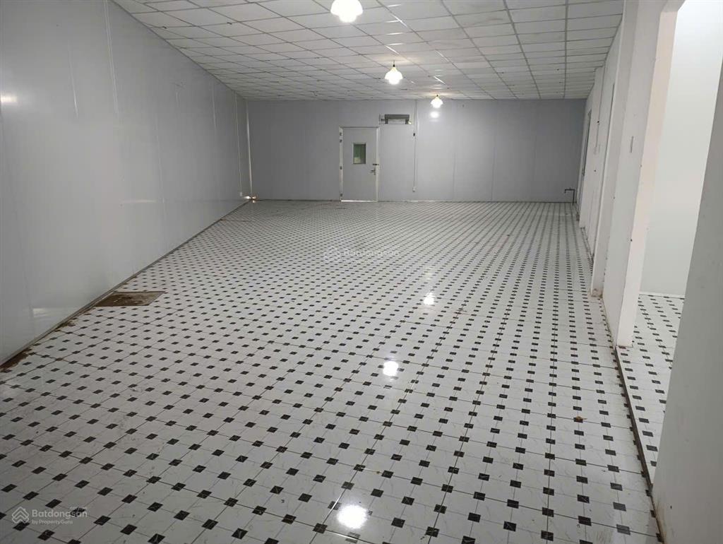 Nhà nguyên căn mặt tiền | dt  700m2 | 9 triệu
