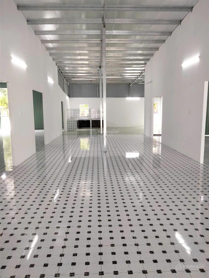 Nhà nguyên căn mặt tiền | dt  700m2 | 9 triệu