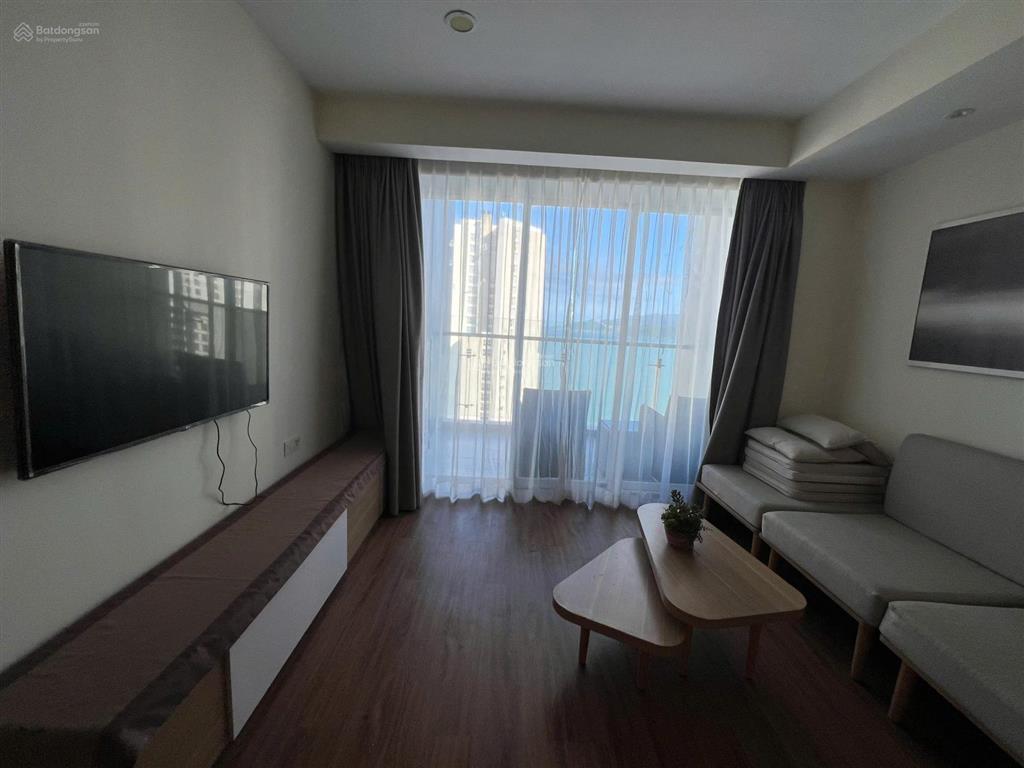 Bán căn hộ 5 2 phòng ngủ căn góc view thành phố toàn diện  0906 431 ***