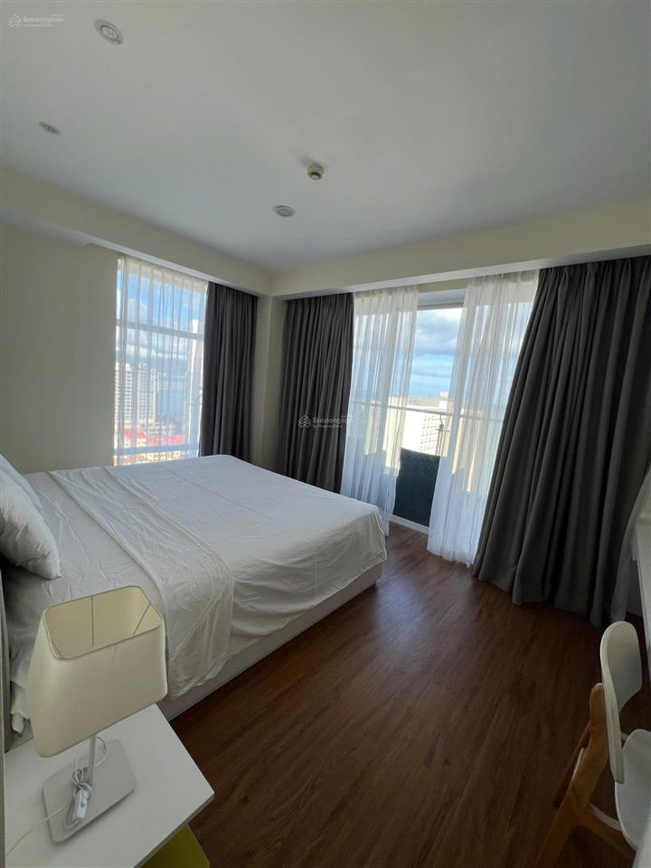 Bán căn hộ 5 2 phòng ngủ căn góc view thành phố toàn diện  0906 431 ***