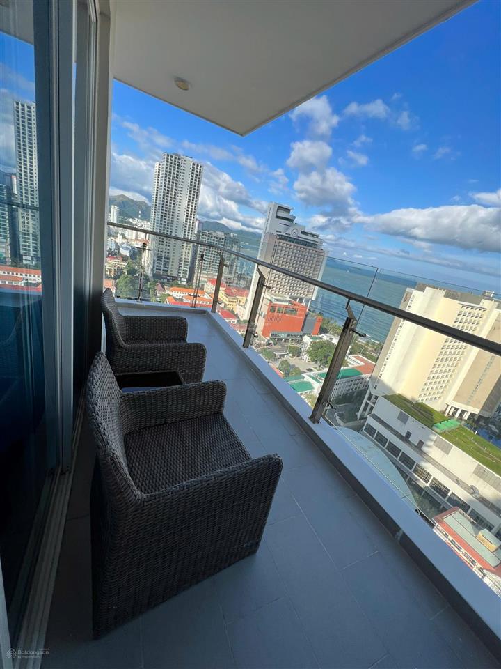 Bán căn hộ 5 2 phòng ngủ căn góc view thành phố toàn diện  0906 431 ***