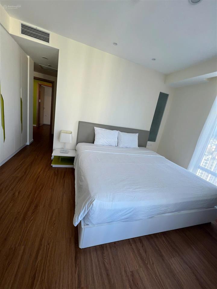 Bán căn hộ 5 2 phòng ngủ căn góc view thành phố toàn diện  0906 431 ***