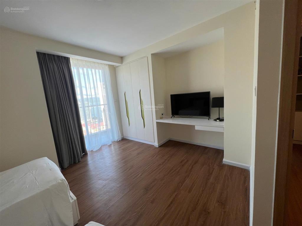 Bán căn hộ 5 2 phòng ngủ căn góc view thành phố toàn diện  0906 431 ***