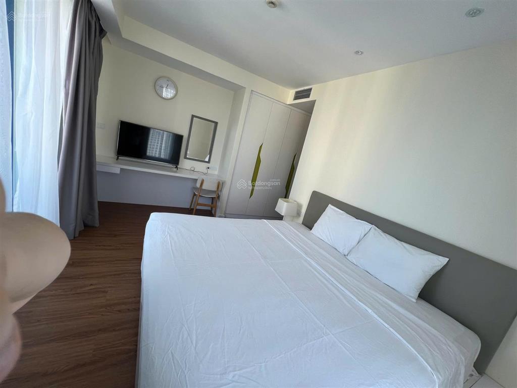 Bán căn hộ 5 2 phòng ngủ căn góc view thành phố toàn diện  0906 431 ***