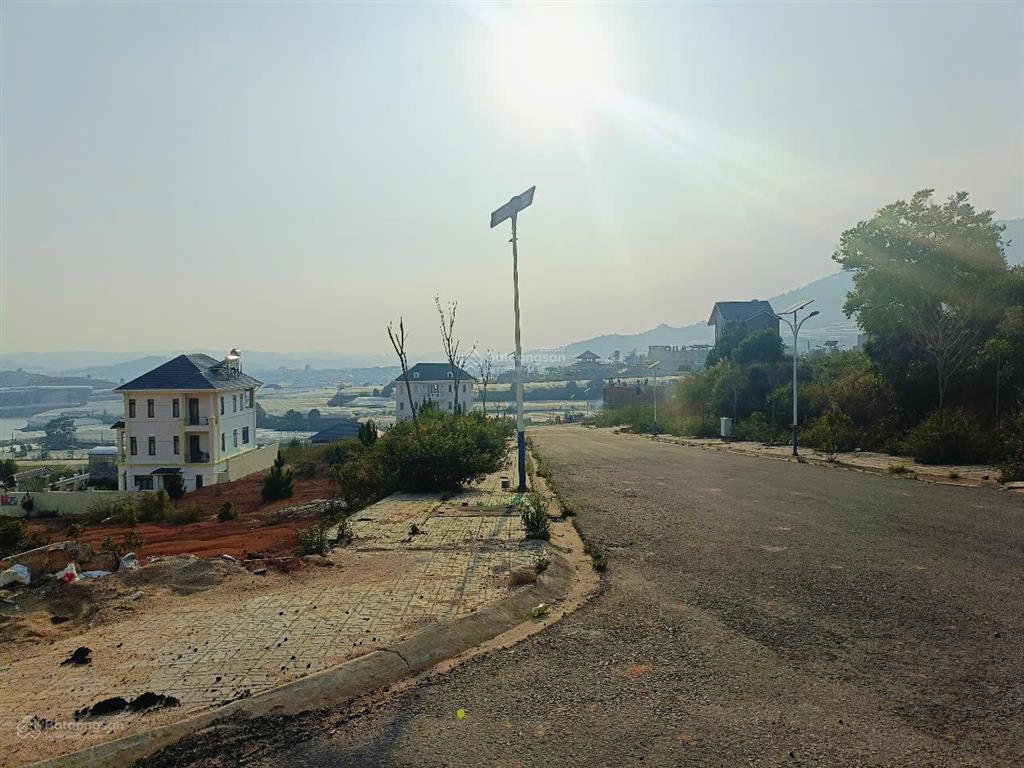 Đất biệt thự ngay thị trấn lạc dương, dt 376m2 full thổ cư, view đẹp, đường ô tô. giá 4.8 tỷ