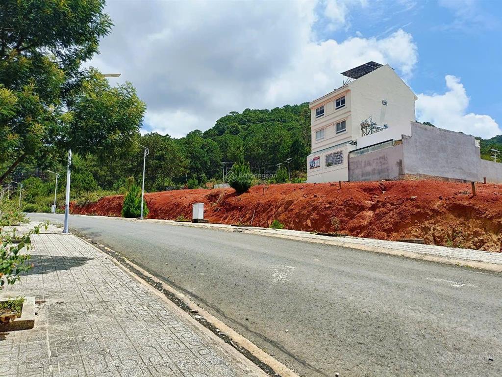 Đất biệt thự ngay thị trấn lạc dương, dt 376m2 full thổ cư, view đẹp, đường ô tô. giá 4.8 tỷ