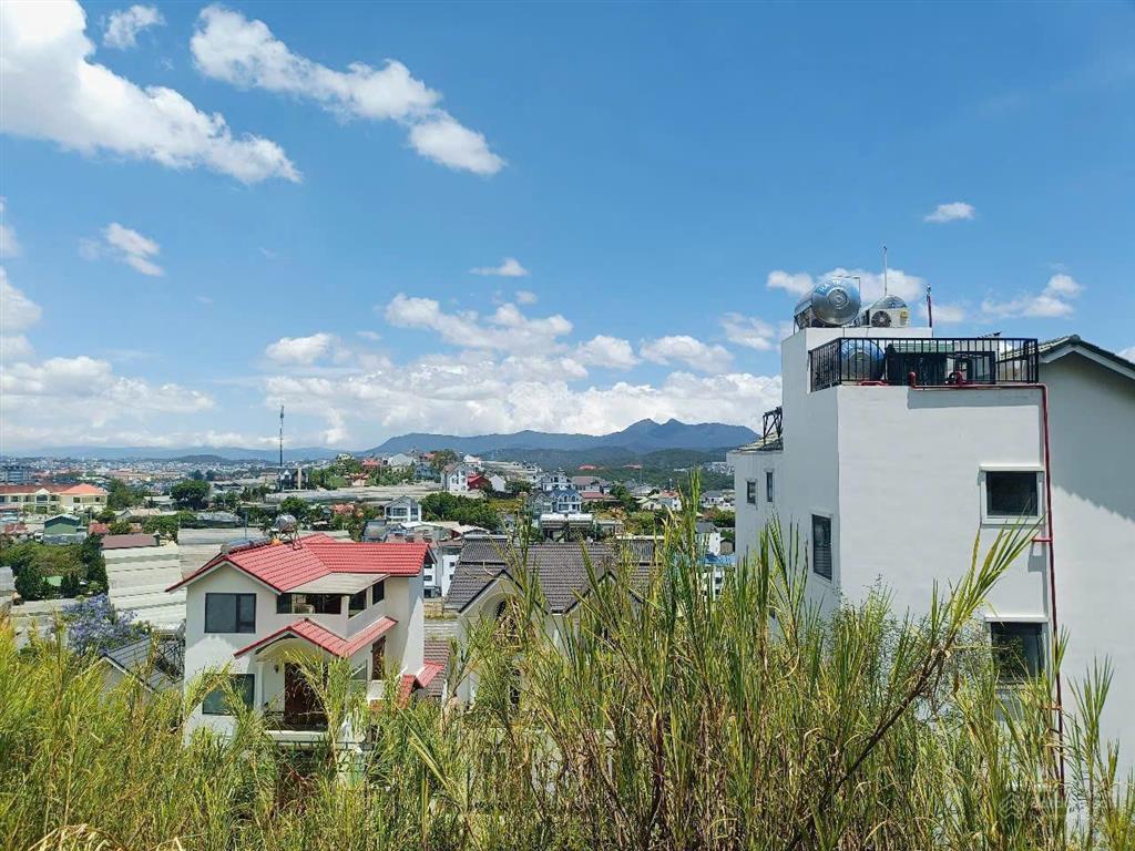 Hàng ngộp. đất biệt thự đường trịnh hoài đức, dt 215m2 full xây dựng, view đẹp, đường ô tô