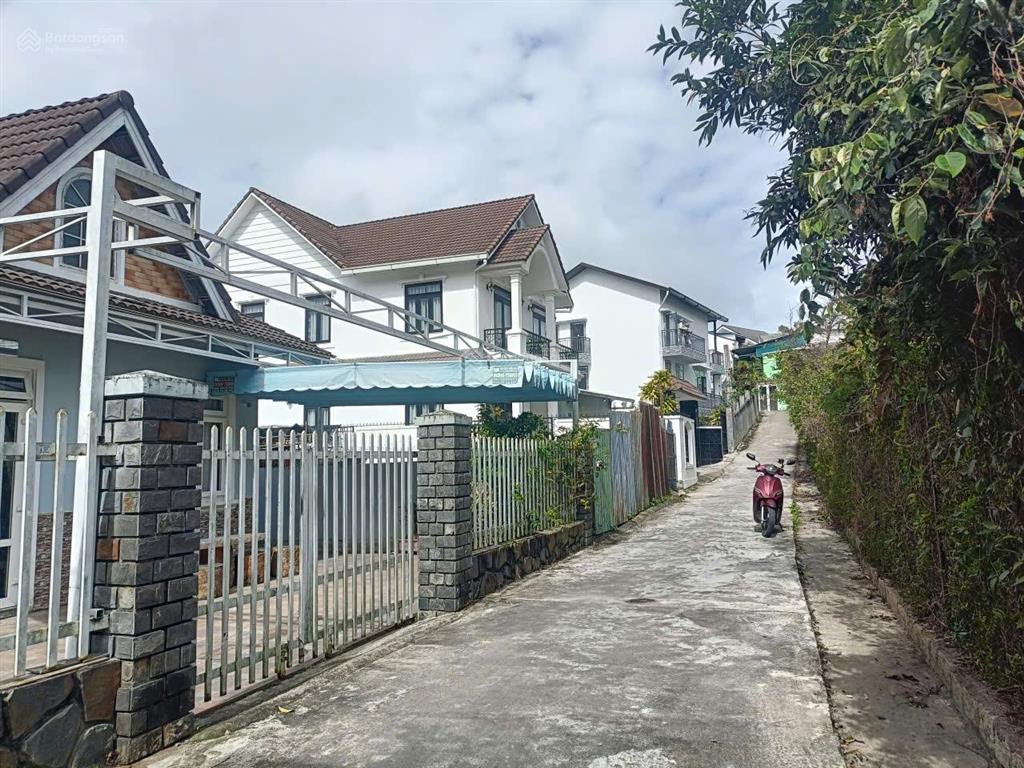 Biệt thự đường cô giang, tp đà lạt. dt 235m2, 1 trệt, 4pn. cách hxh 1km, đường ô tô. giá 11 tỷ