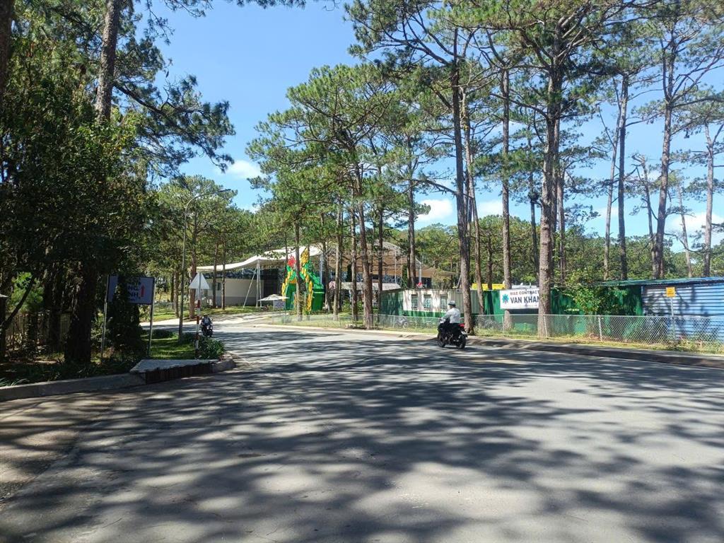 Bán đất tặng nhà đường hồ xuân hương, p9, tp đà lạt. dt 182m2, gần ngã 4 phan chu trinh, đường ô tô
