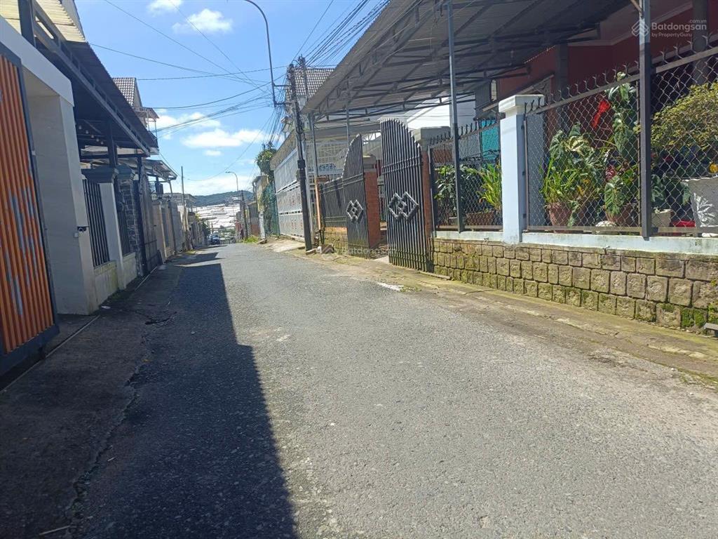 Bán đất tặng nhà đường hồ xuân hương, p9, tp đà lạt. dt 182m2, gần ngã 4 phan chu trinh, đường ô tô