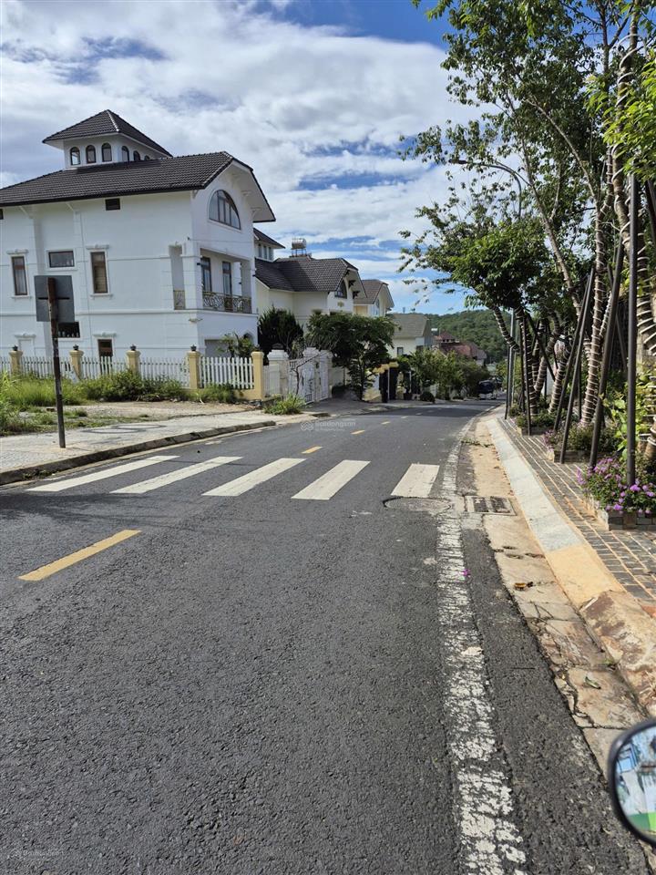Cần bán đất xây biệt thự, 2 mặt tiền khu biệt thự dic an sơn, cách hồ xuân hương 3km