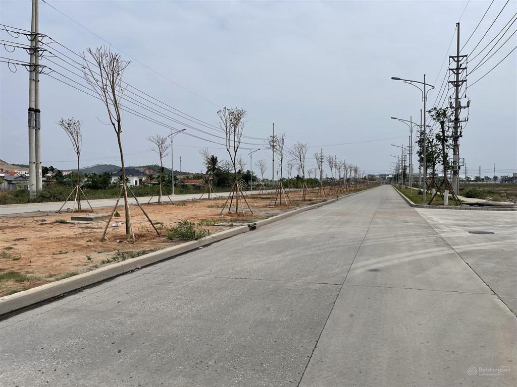 Chuyển nhượng dt 5000m2, đất cụm công nghiệp hải phòng. vị trí ngay gần ql10, bàn giao ngay