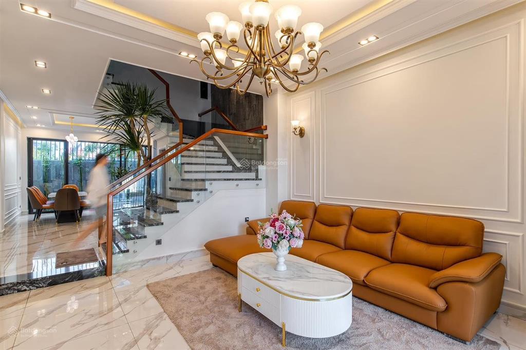 Bán nhà mp nguyễn chí thanh 45m2 x 5 tầng mặt tiền 4,1m giá 15,2 tỷ có thương lượng  0904 556 ***
