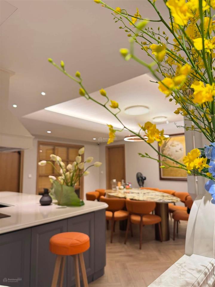 Bán căn hộ chung cư 3pn, 2wc, 141m2 tại mễ trì, 13 tỷ căn hộ gia đình thiết kế để ở siêu đẹp