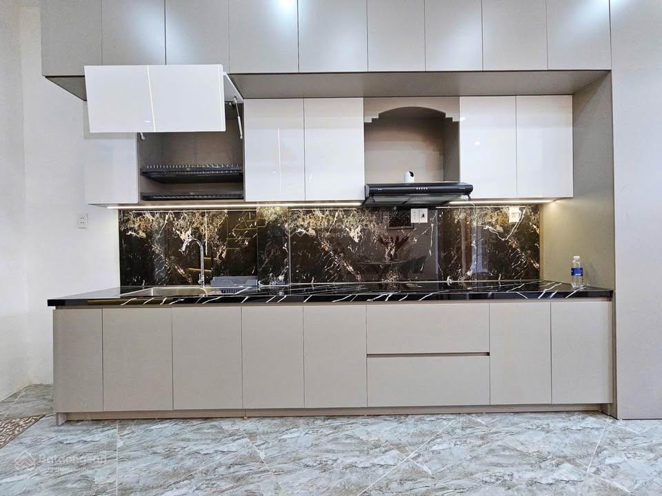 Bán nhà riêng tại đan khê, 5,5 tỷ, 33 m2, 3pn, 3wc, 5 tầng  tuấn 0904 556 ***