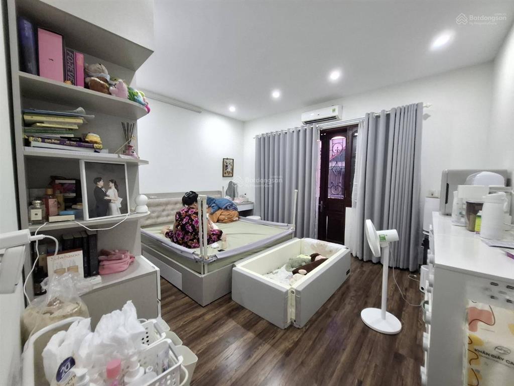 Bán nhà riêng tại trần quốc hoàn, dịch vọng, cầu giấy, hà nội, 18 tỷ, 60m2, giá tốt hot!