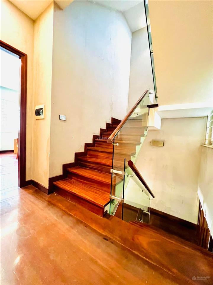 Bán nhà trần duy hưng 72m2 5 tầng mt 6,8m ra mặt phố chỉ vài bước chân 13 tỷ.  0904 556 ***