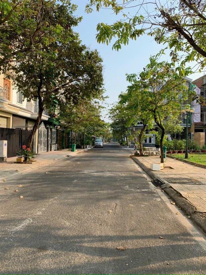 Bán lô n gần công viên hướng tây trong kdc sadeco ven sông tân phong giá 18 tỷ
