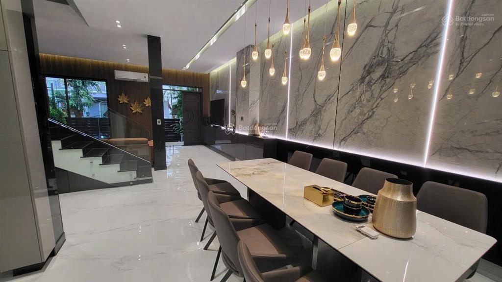Ngộp ngân hàng bán nhà 7x18m đẹp khu hưng thái phú mỹ hưng giá tốt 33 tỷ