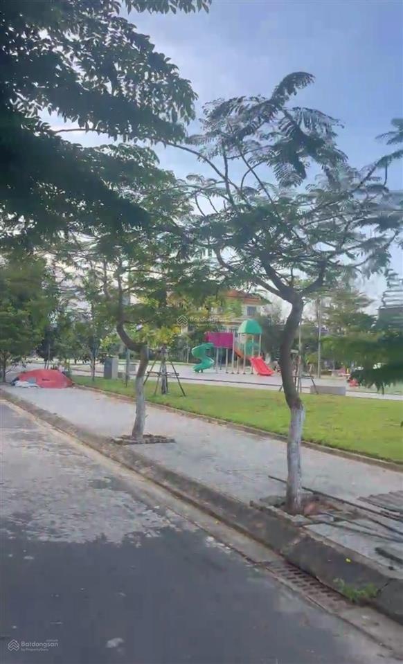 Bán đất lê văn hiến sát hồ xuân hương view tòa tháp 69 tầng.