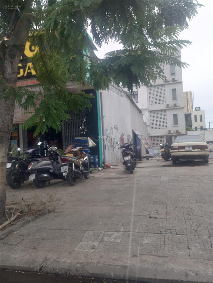 Bán đất lê văn hiến sát hồ xuân hương view tòa tháp 69 tầng.
