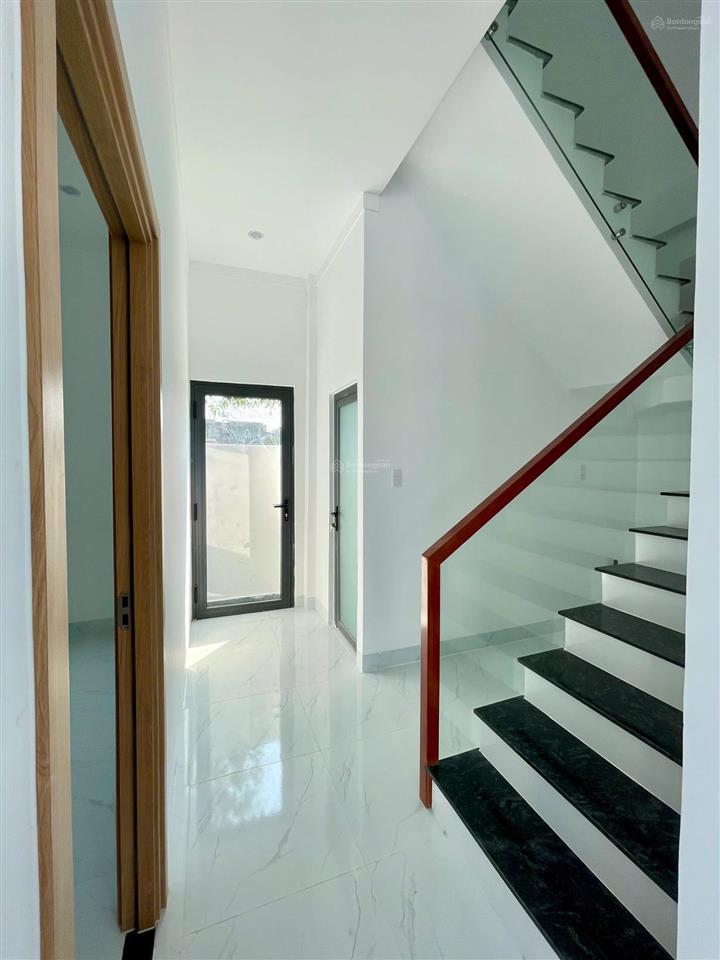 Bán biệt thự mặt tiền đường phi trường xây mới 100% 2,45 tỷ, ngang 7,6m, dt 100m² tại tân triều