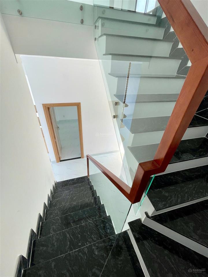 Bán biệt thự mặt tiền đường phi trường xây mới 100% 2,45 tỷ, ngang 7,6m, dt 100m² tại tân triều