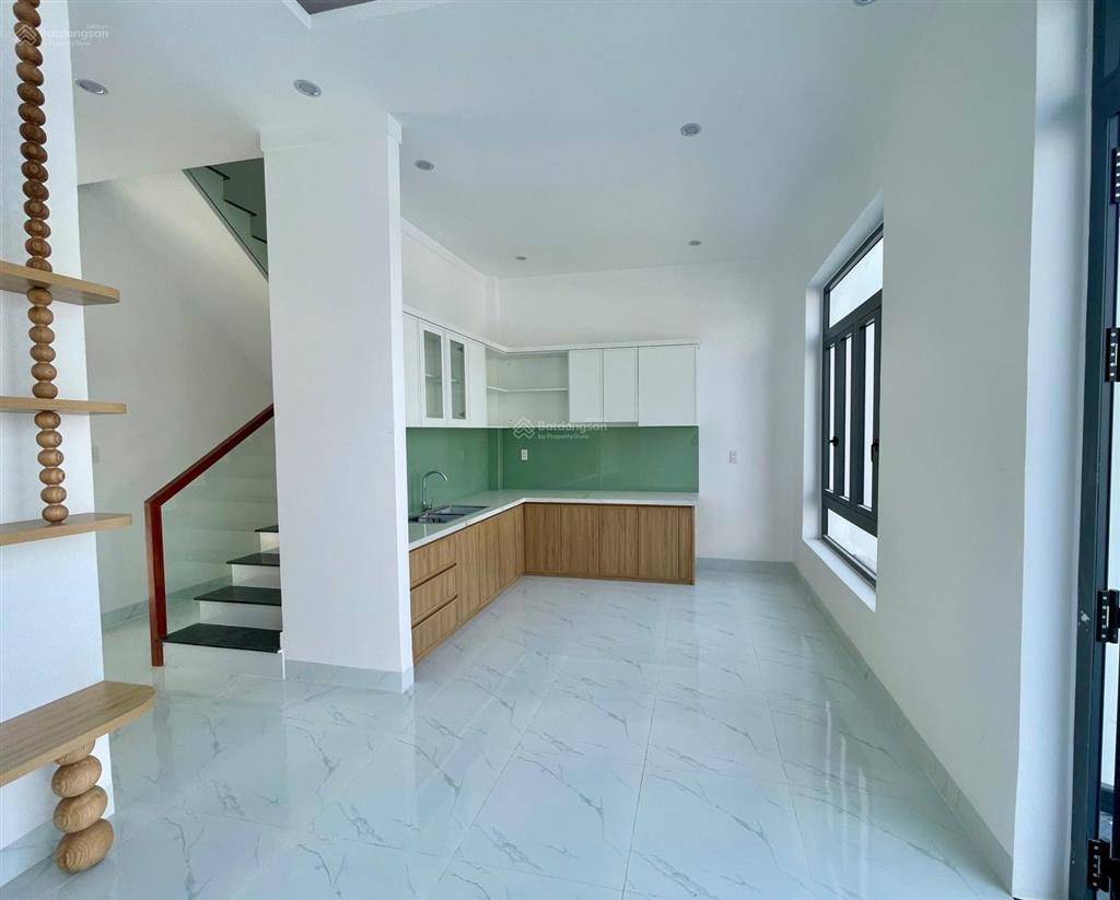 Bán biệt thự mặt tiền đường phi trường xây mới 100% 2,45 tỷ, ngang 7,6m, dt 100m² tại tân triều