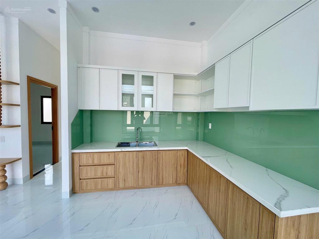 Bán biệt thự mặt tiền đường phi trường xây mới 100% 2,45 tỷ, ngang 7,6m, dt 100m² tại tân triều