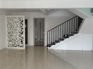 Cho thuê shophouse 34 hưng gia 5, 32 triệu, 160m2, 2pn, 2wc, mặt tiền rộng 20m, hướng nam