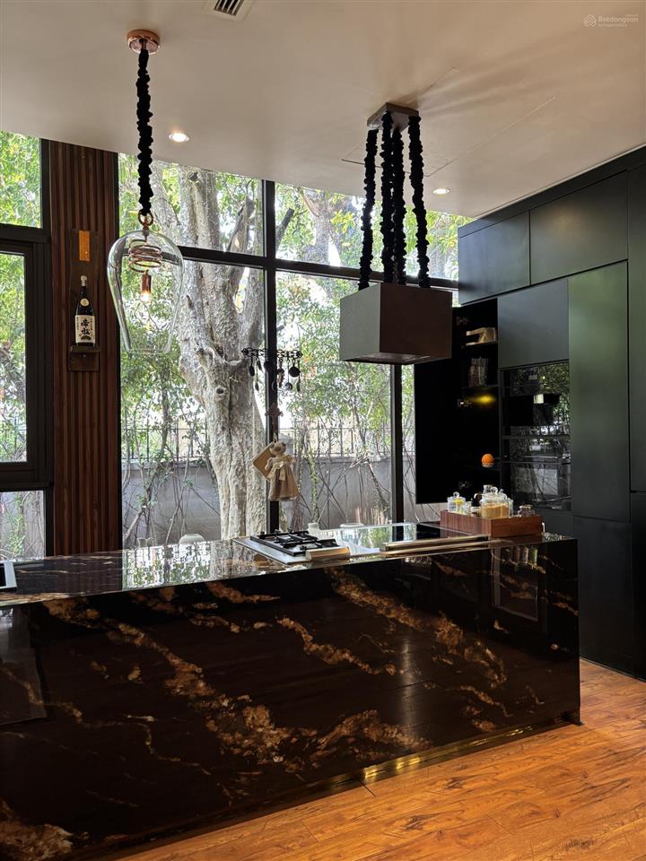 Bán nhà biệt thự phú gia, giá ưu đãi 150 tỷ, 700m2, 4pn, 3wc