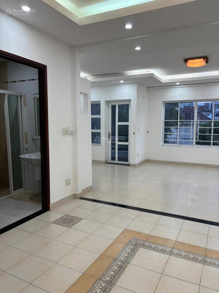 Cho thuê nhà mặt phố tại phú mỹ hưng, 50 triệu, 108m2, mặt đường chính tiện làm vp công ty