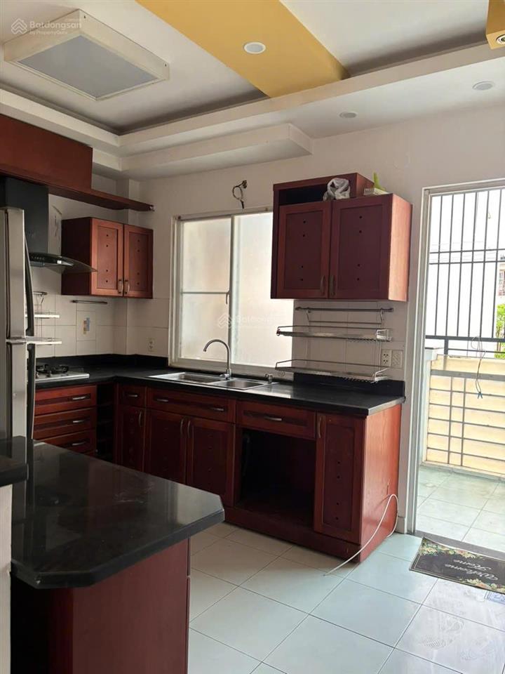 Cho thuê nhà mặt phố tại phú mỹ hưng, 50 triệu, 108m2, mặt đường chính tiện làm vp công ty