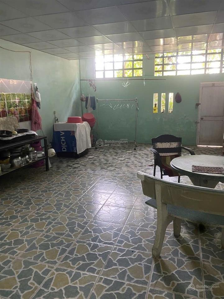 Bán nhà lầu, ngay dinh cô  biển long hải. để lại toàn bộ nội thất. nhà đẹp chỉ dọn vào ở