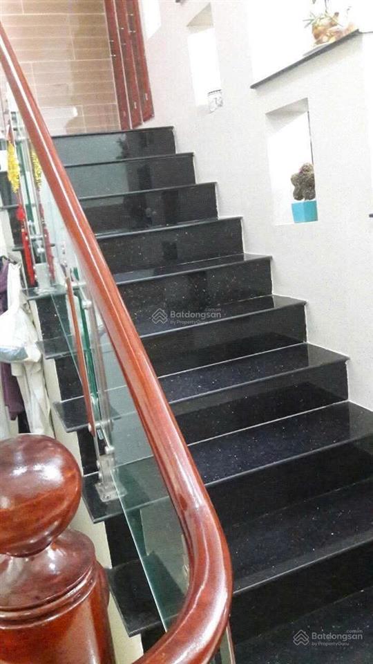 Bán nhà lầu, ngay dinh cô  biển long hải. để lại toàn bộ nội thất. nhà đẹp chỉ dọn vào ở