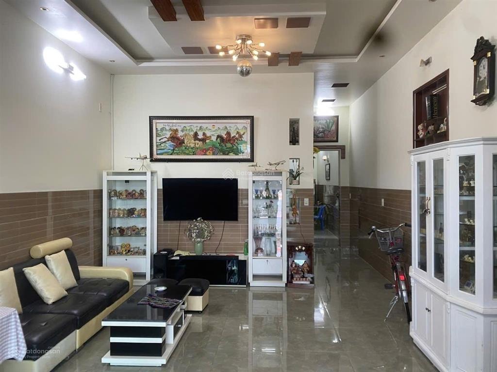 Bán nhà lầu, ngay dinh cô  biển long hải. để lại toàn bộ nội thất. nhà đẹp chỉ dọn vào ở